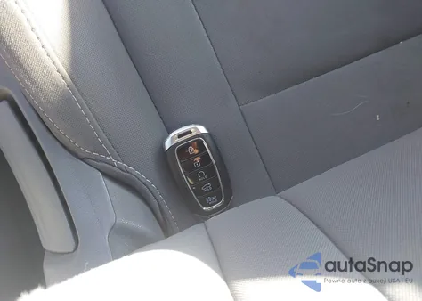 2022 Hyundai Elantra Hybrid Blue z USA, uszkodzony, nr VIN KMHLM4AJ3NU023817